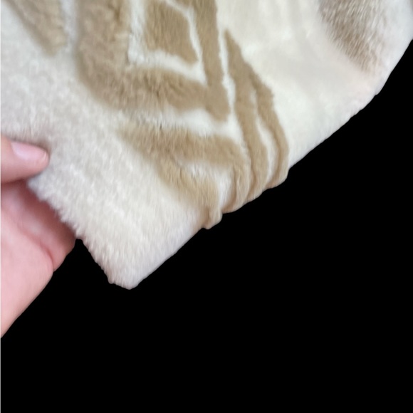 lake Matley  hooded coat. - Picture 4 of 9